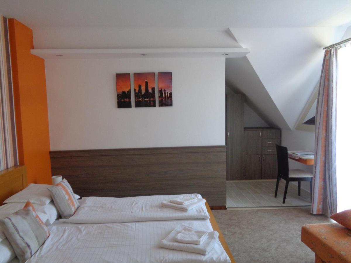 Hotel Patricia Panzio à Bük Extérieur photo