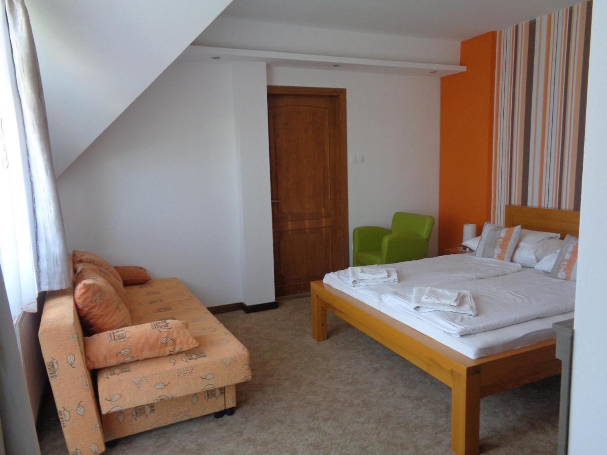 Hotel Patricia Panzio à Bük Extérieur photo