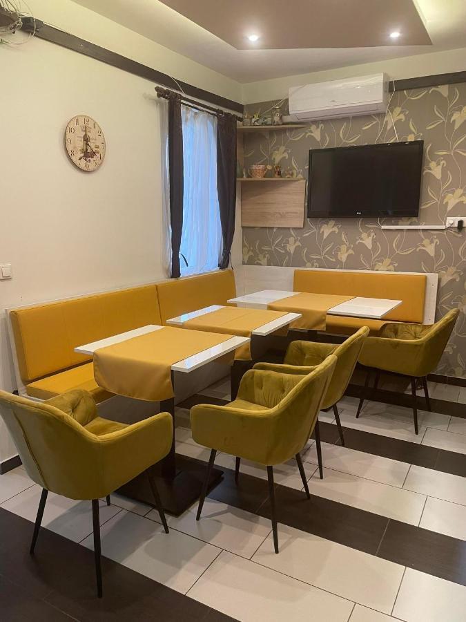 Hotel Patricia Panzio à Bük Extérieur photo